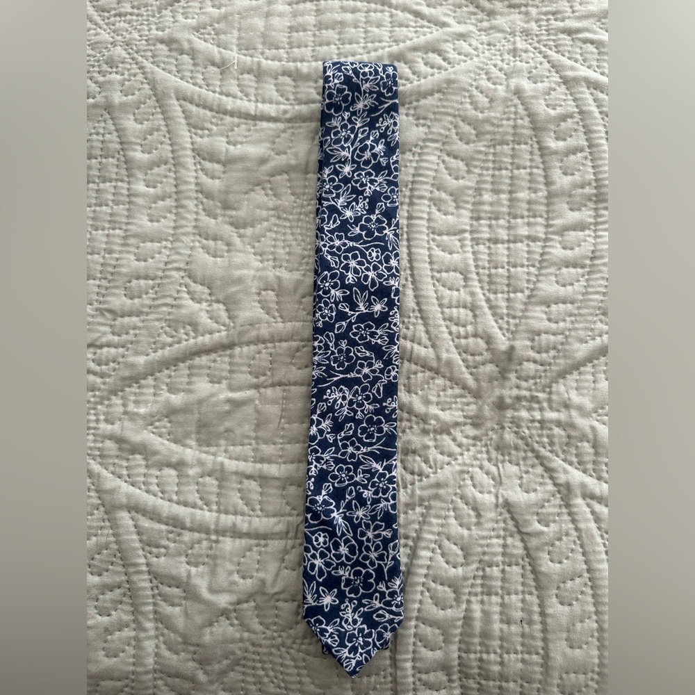 Penguin Navy w/ White Floral Design Slim Tie